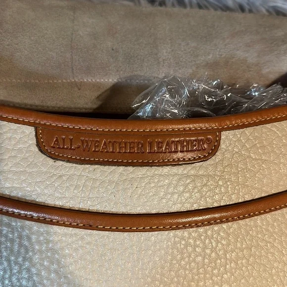 Vintage Dooney & bourke bundle. Saddle bag in bone and kiss lock wallet.